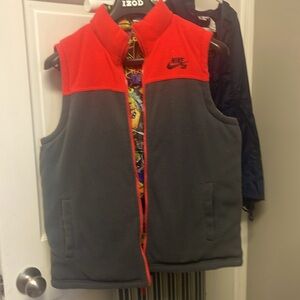 Nike SB reversible vest. 25 shoulder to waist, 21waist, 15 under arm to waist.